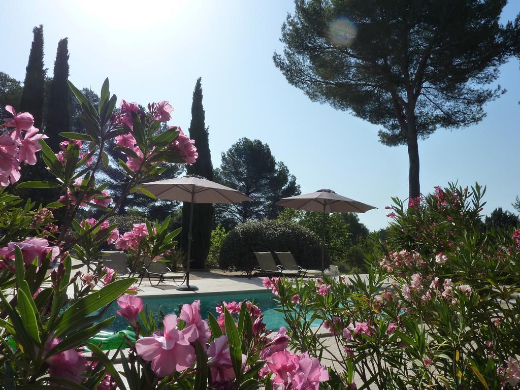 Les Mazets Du Luberon Bed & Breakfast Puget Exterior photo