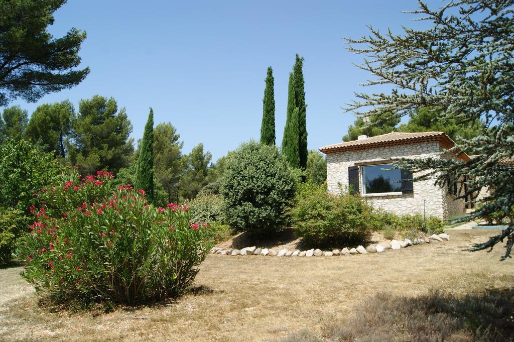 Les Mazets Du Luberon Bed & Breakfast Puget Exterior photo