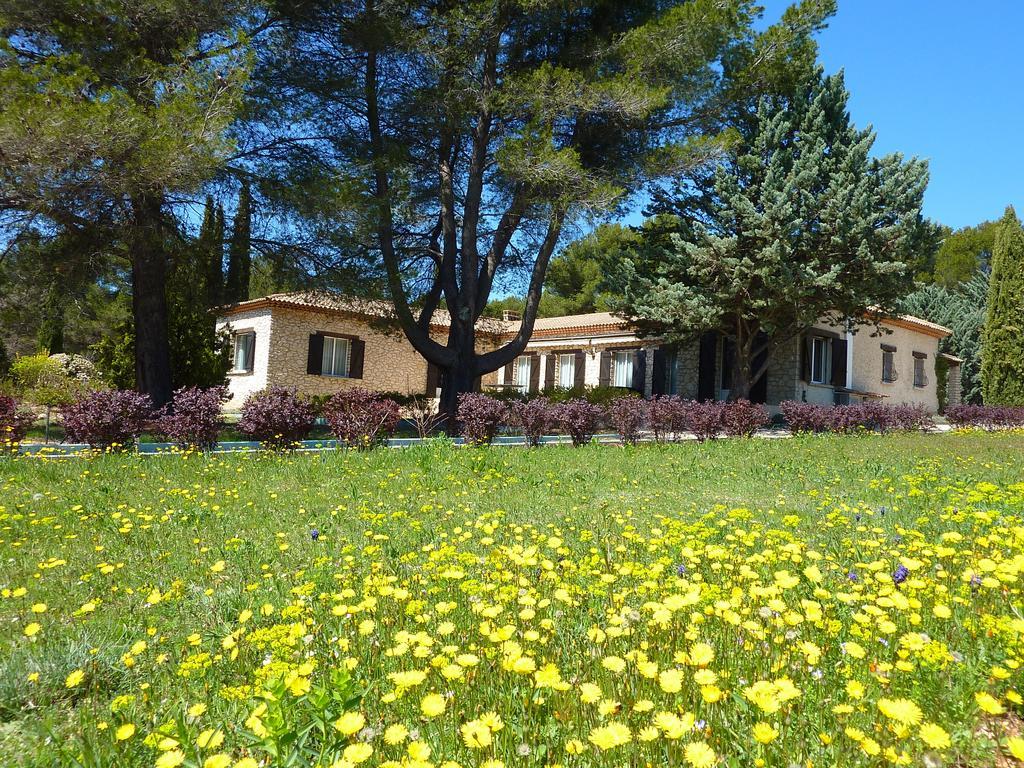 Les Mazets Du Luberon Bed & Breakfast Puget Exterior photo