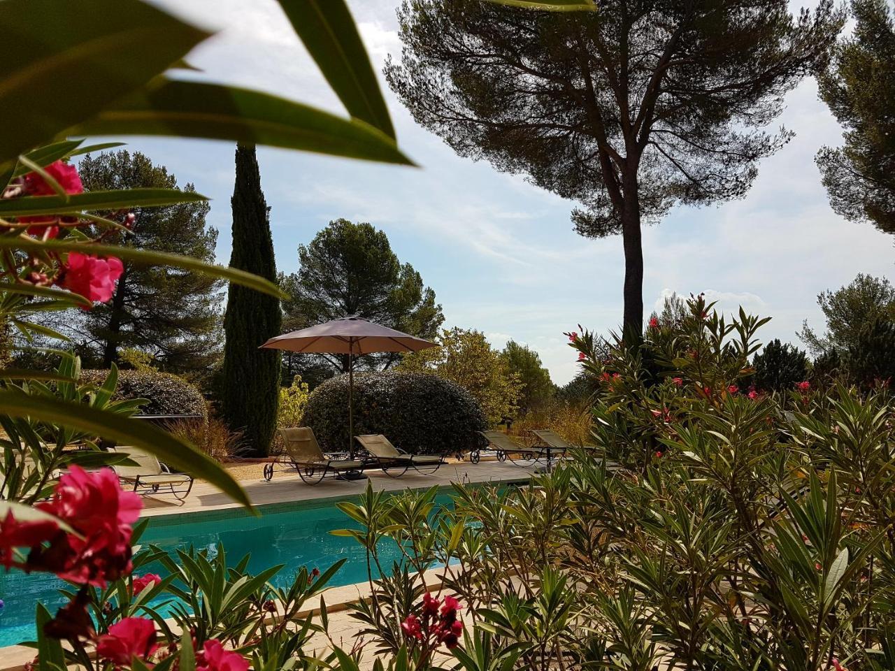 Les Mazets Du Luberon Bed & Breakfast Puget Exterior photo