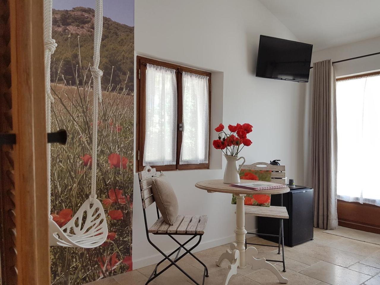 Les Mazets Du Luberon Bed & Breakfast Puget Exterior photo