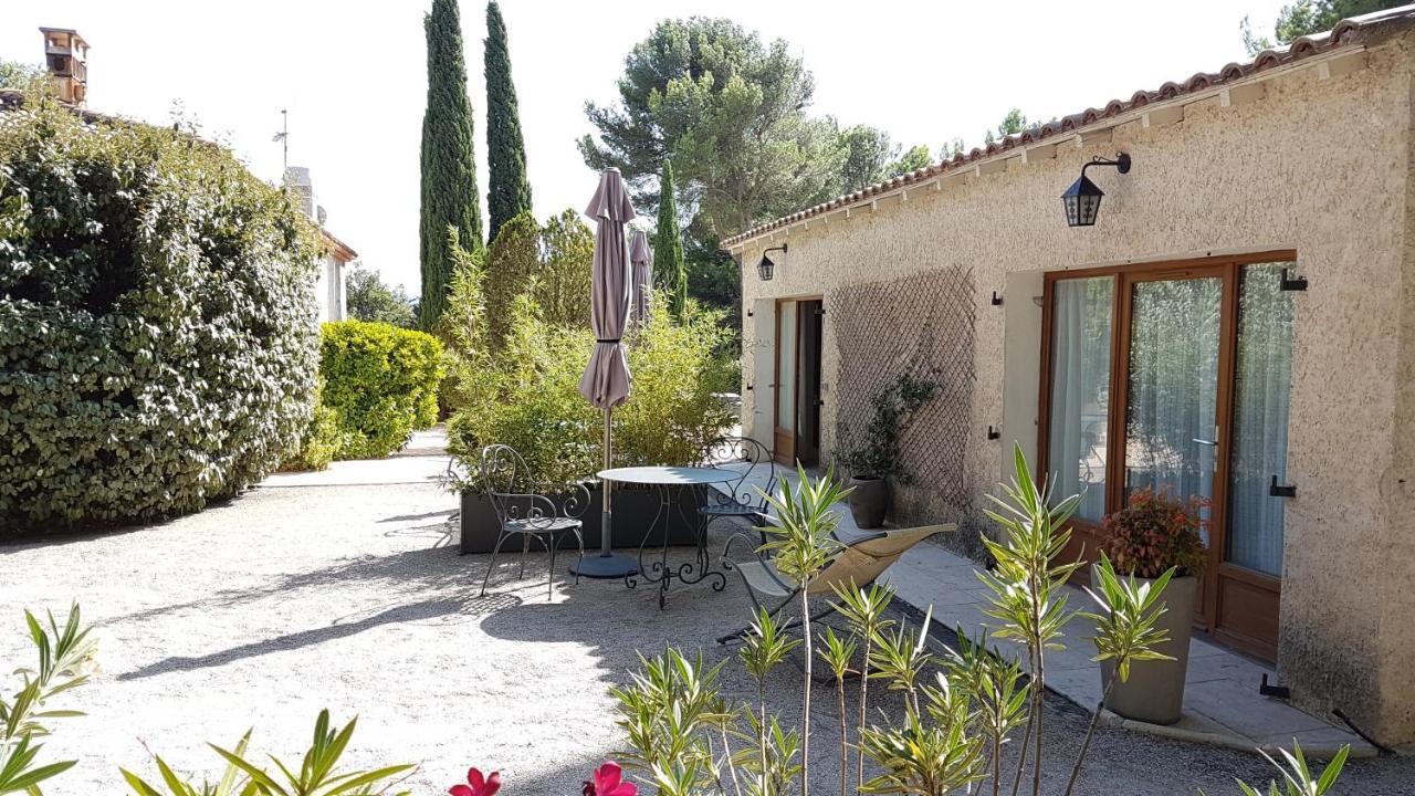 Les Mazets Du Luberon Bed & Breakfast Puget Exterior photo