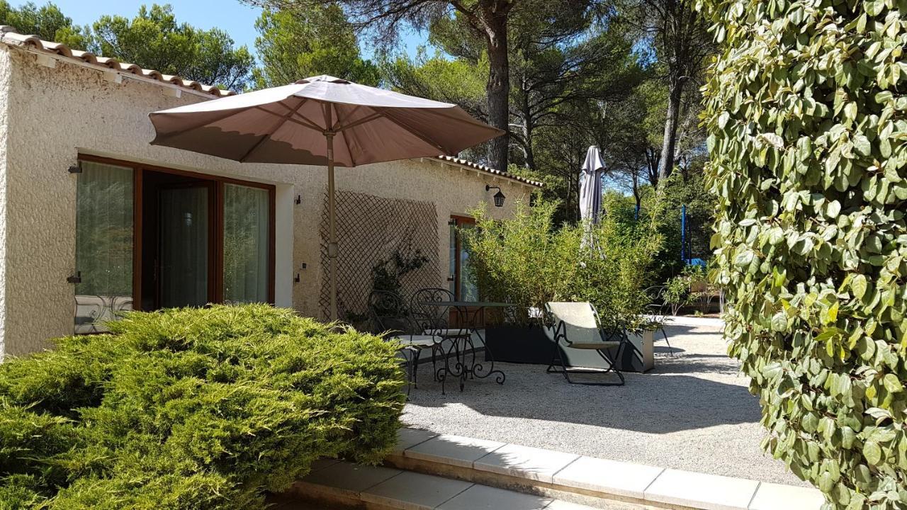 Les Mazets Du Luberon Bed & Breakfast Puget Exterior photo